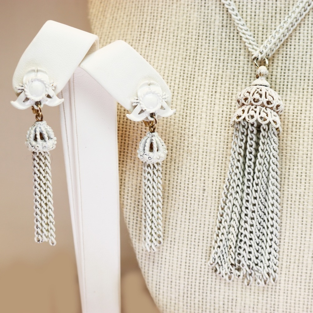 Vintage Monet "White Lace" Necklace & Earrings - Picture 8 of 11